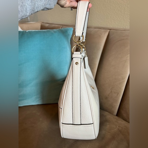 COACH East/West Harley Hobo Chalk Pebbled Leather. F38250. - Picture 7 of 12